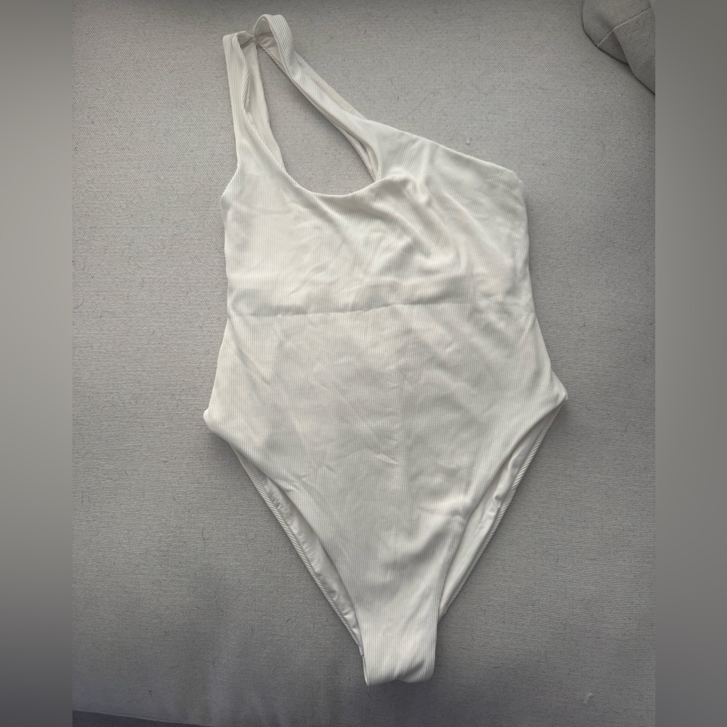 L Space Phoebe White One Shoulder One Piece Bathing Suit - Size 8/M